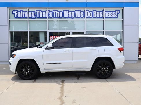 Used 2019 Jeep Grand Cherokee Altitude AWD/4WD image 7