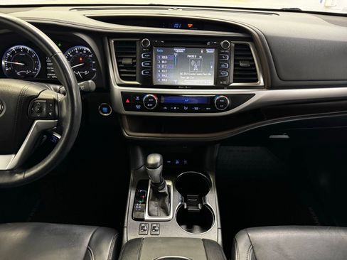 Used 2015 Toyota Highlander XLE AWD/4WD image 19