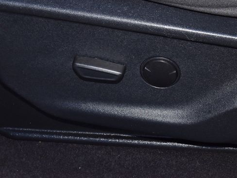 Used 2023 Ford F150 XLT image 33