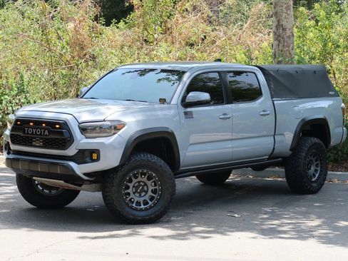 Used 2021 Toyota Tacoma TRD Off-Road w/ Technology Package AWD/4WD image 5