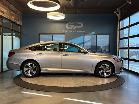 Used 2018 Honda Accord EX image 2