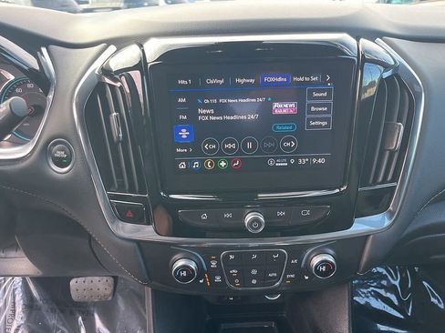 Used 2023 Chevrolet Traverse LT image 36