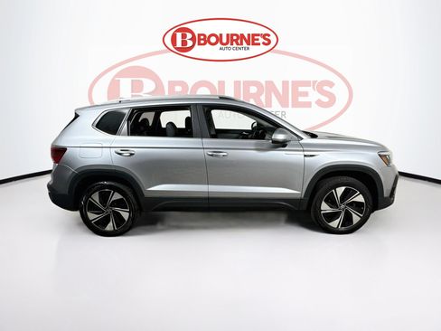 Used 2023 Volkswagen Taos SE w/ Panoramic Sunroof Package AWD/4WD image 12