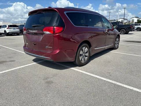 Used 2020 Chrysler Pacifica Limited w/ Advanced Safetytec Group FWD image 5