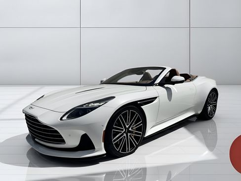 Used 2025 Aston Martin DB12 Convertible RWD image 4