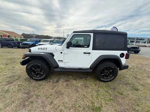 Certified 2022 Jeep Wrangler Willys image 4