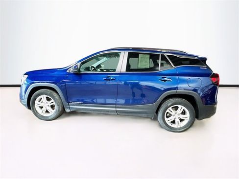 Used 2022 GMC Terrain SLE w/ Driver Convenience Package image 4