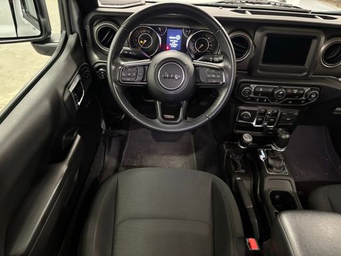 Used 2022 Jeep Gladiator Sport AWD/4WD image 12