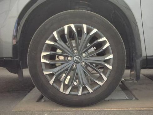 Used 2024 Nissan Rogue Platinum FWD image 8
