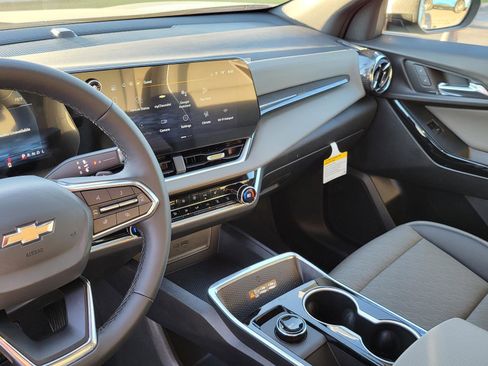 New 2026 Chevrolet Equinox LT image 18