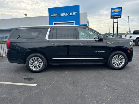 Used 2023 GMC Yukon XL SLT w/ SLT Luxury Package AWD/4WD image 5