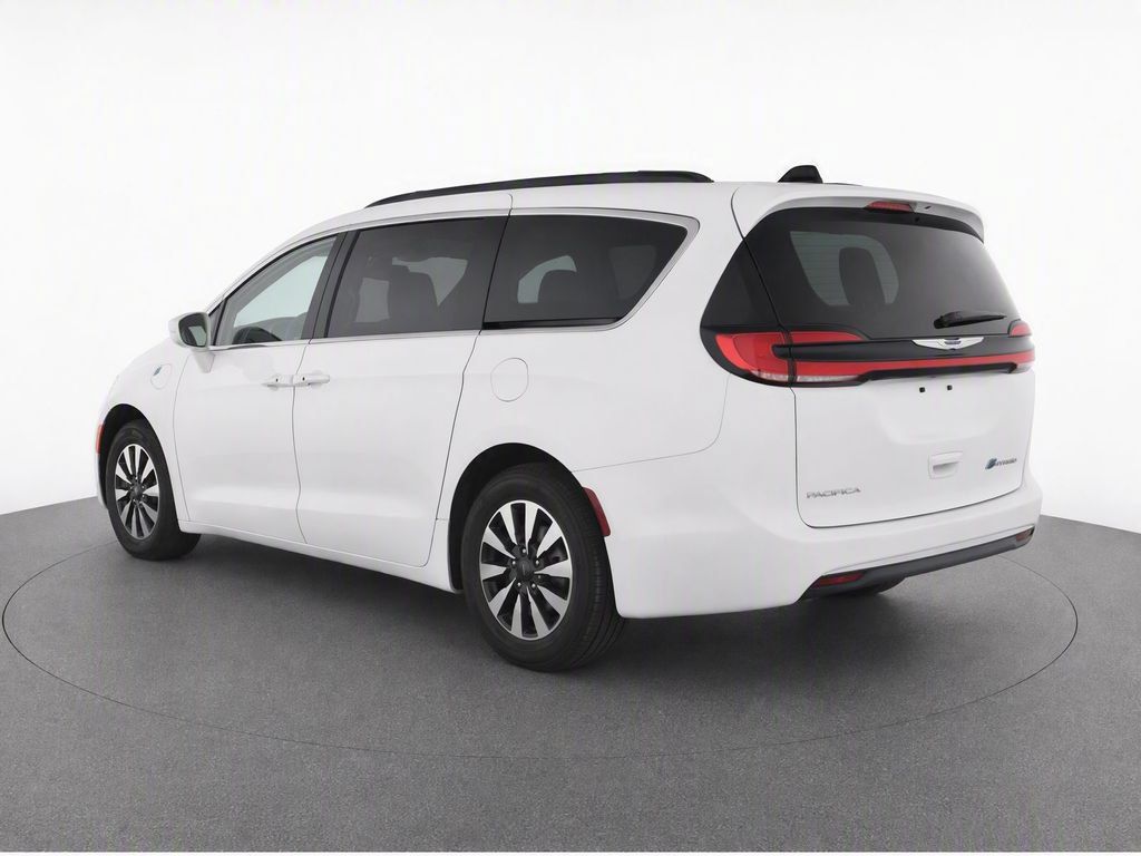Used 2022 Chrysler Pacifica Touring-L FWD image 3