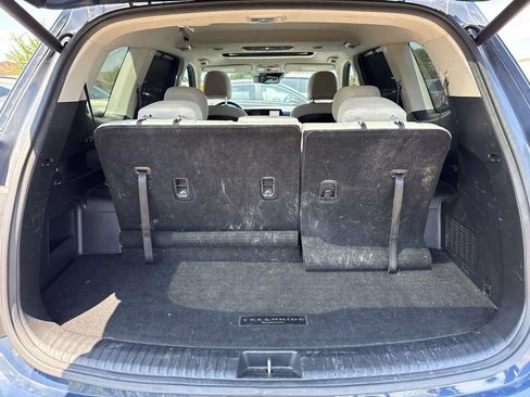 Used 2023 Kia Telluride EX w/ EX Captain's Chair Package FWD image 10