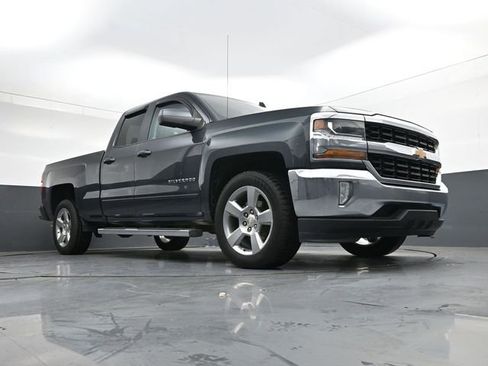 Used 2018 Chevrolet Silverado 1500 LT w/ All Star Edition image 28