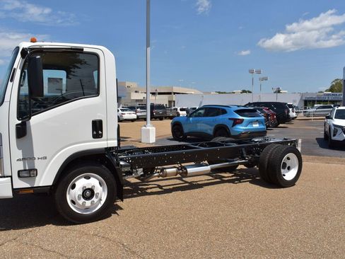 New 2025 Chevrolet Low Cab Forward image 23
