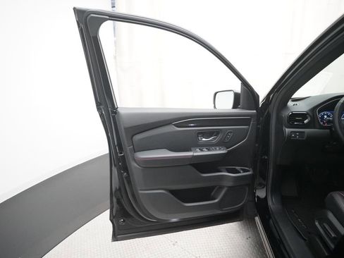 Certified 2025 Honda Pilot Black Edition image 30