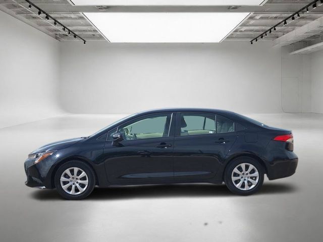 Used 2024 Toyota Corolla LE FWD image 2