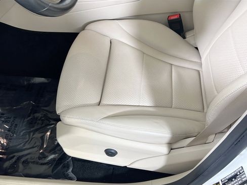 Used 2021 Mercedes-Benz GLC 300 4MATIC SUV image 18