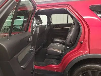 Used 2018 Ford Explorer XLT w/ XLT Appearance Package AWD/4WD image 11