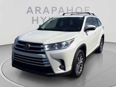 Used 2019 Toyota Highlander XLE AWD/4WD image 1