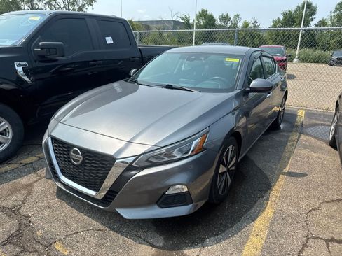 Used 2022 Nissan Altima 2.5 SV FWD image 16