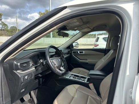Used 2020 Ford Explorer XLT w/ Equipment Group 202A image 11