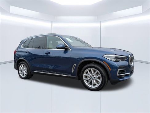 Used 2022 BMW X5 xDrive40i w/ Premium Package image 2