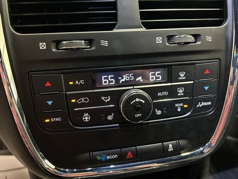 Used 2019 Dodge Grand Caravan SXT image 16