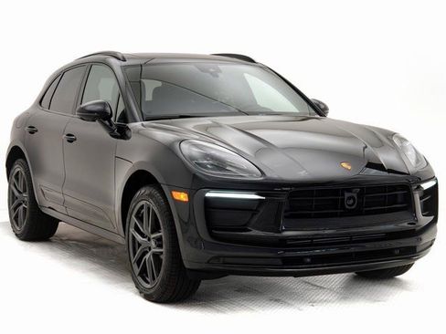 Certified 2025 Porsche Macan image 33