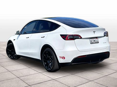 Used 2022 Tesla Model Y Long Range image 15