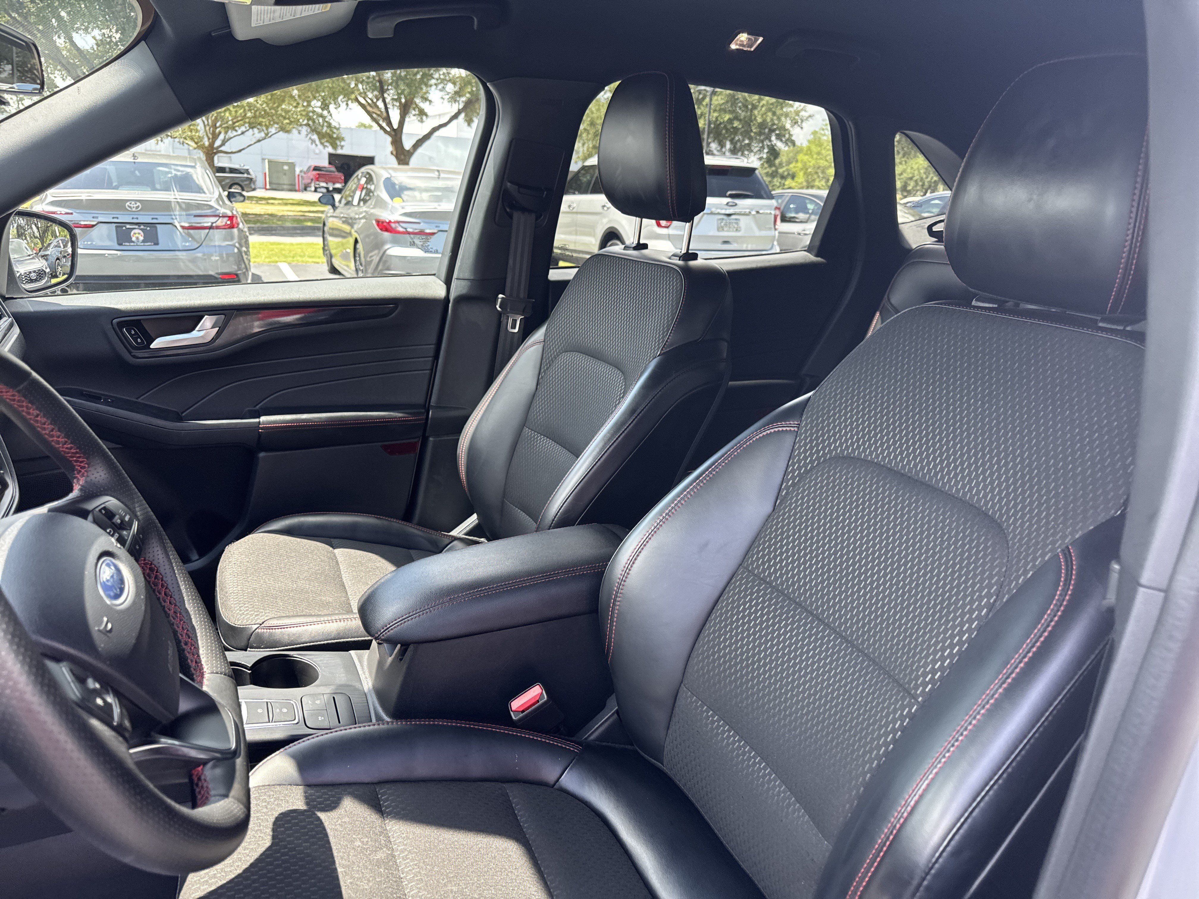 Used 2025 Ford Escape ST-Line Select AWD/4WD image 14