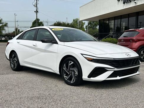 Certified 2025 Hyundai Elantra Sport FWD image 1