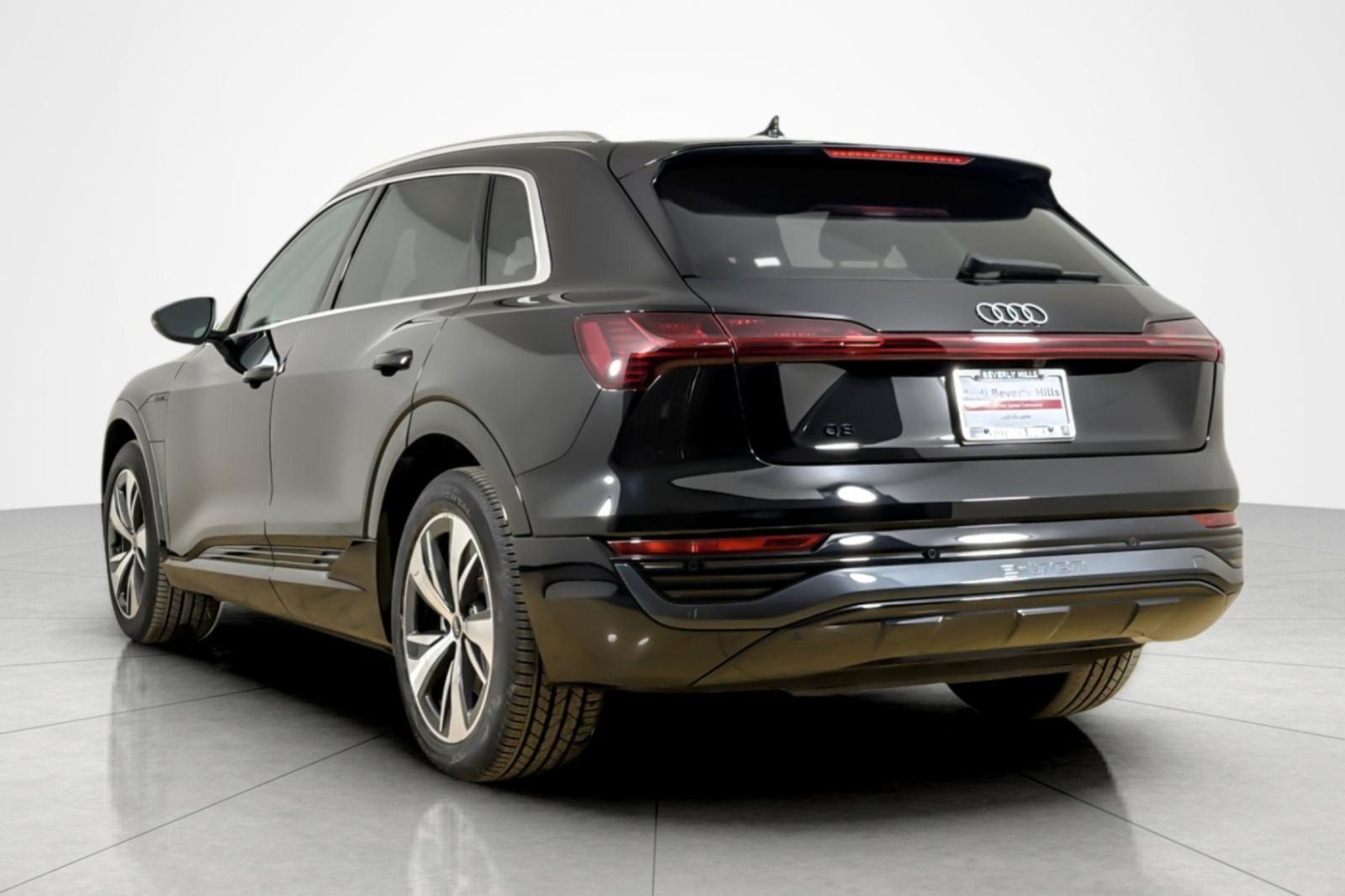Used 2024 Audi Q8 e-tron Premium AWD/4WD image 3