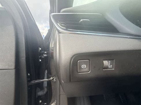 Used 2023 Buick Enclave Essence image 16