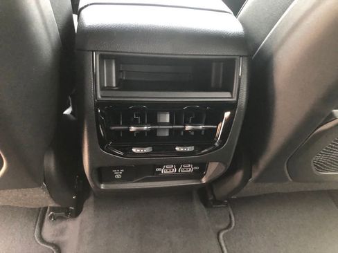 New 2025 Jeep Grand Cherokee Altitude image 40