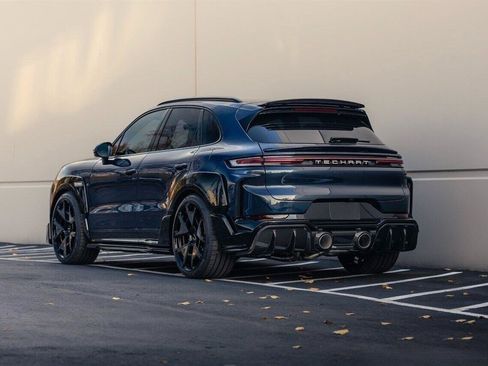 Used 2024 Porsche Cayenne Turbo AWD/4WD image 2