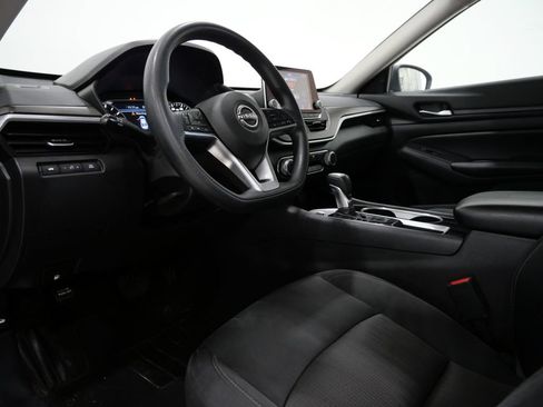Used 2024 Nissan Altima 2.5 SV FWD image 10