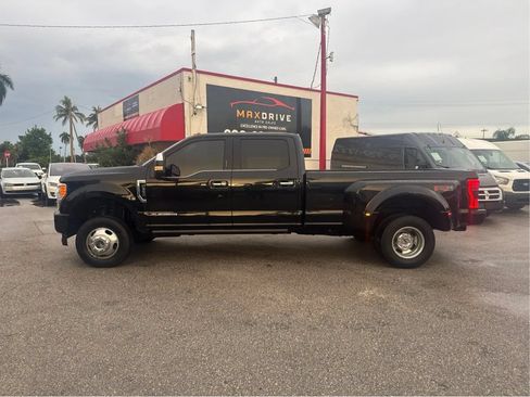 Used 2019 Ford F350 Platinum w/ Platinum Ultimate Package AWD/4WD image 8