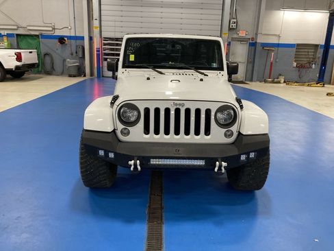 Used 2015 Jeep Wrangler Unlimited Sahara w/ Connectivity Group AWD/4WD image 2