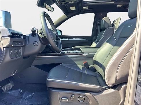 Used 2025 Cadillac Escalade Premium Luxury w/ Touring Package image 18