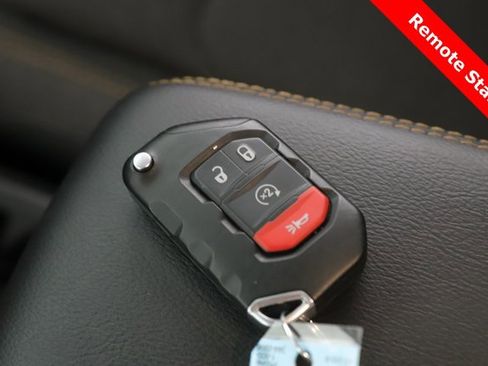 Used 2025 Jeep Wrangler Unlimited Sahara image 3