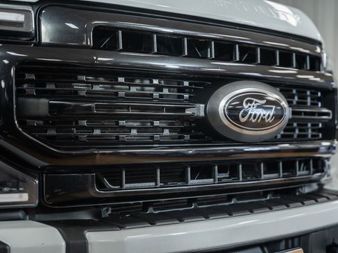 Certified 2022 Ford F250 Lariat w/ Black Appearance Package image 11