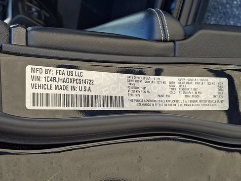 Used 2023 Jeep Grand Cherokee Laredo AWD/4WD image 28