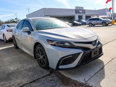 Used 2023 Toyota Camry SE image 6