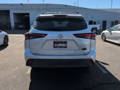 Certified 2023 Toyota Highlander XLE image 4