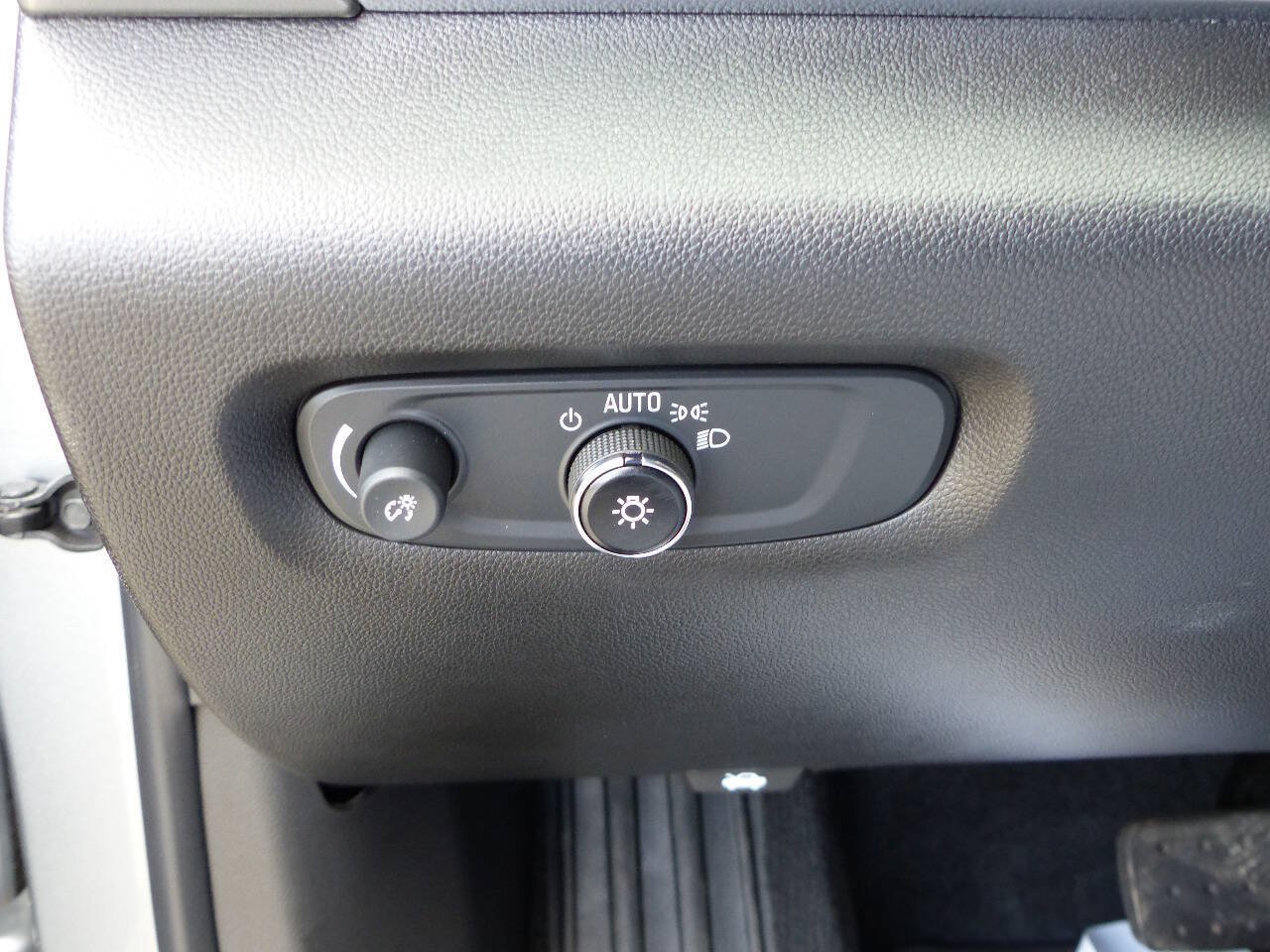 Used 2023 Chevrolet Traverse LS w/ Safety Package FWD image 21