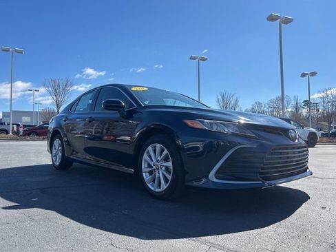 Used 2021 Toyota Camry LE image 3