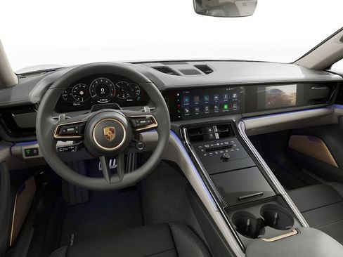 Certified 2025 Porsche Panamera 4 image 10