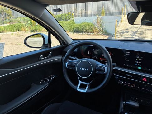 Used 2025 Kia K5 LXS image 33
