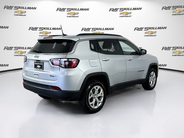 Used 2024 Jeep Compass Latitude AWD/4WD image 7